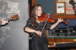 Jessica Wedden at The Crossing Pub